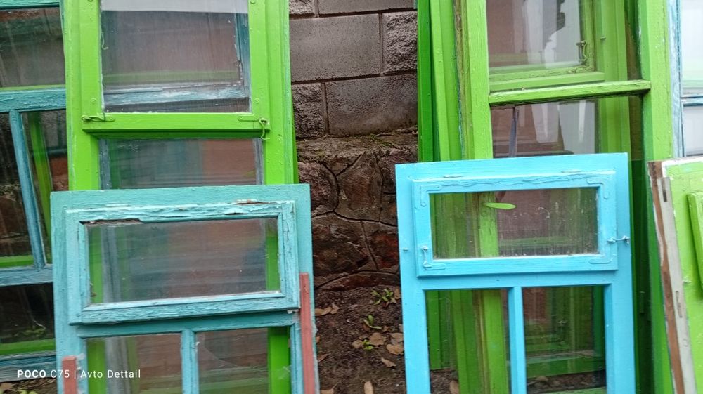 Продам старі вікна з рамами вікно