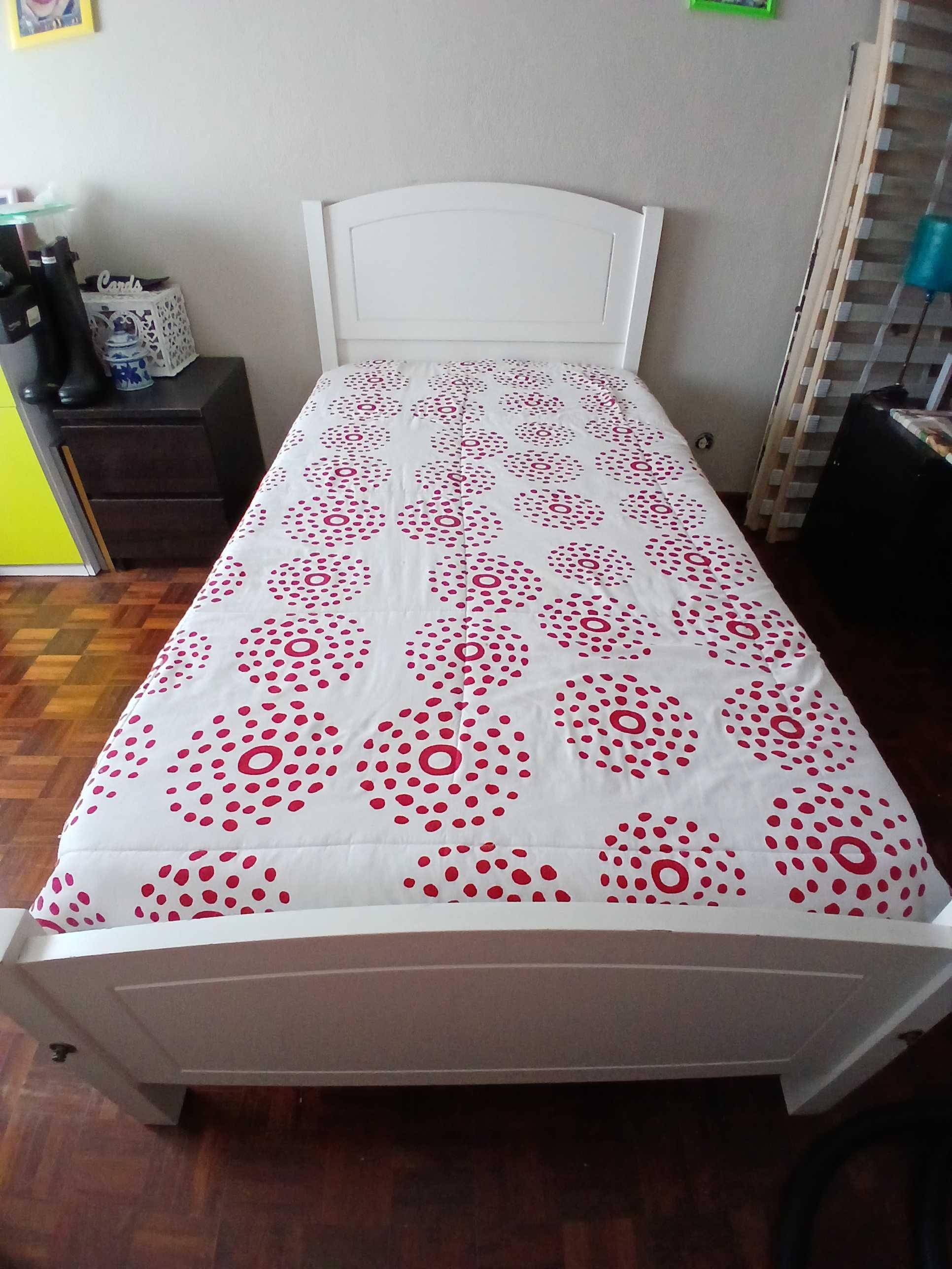 Cama solteiro 100x180, com colchão