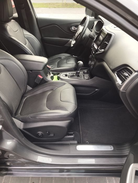 Продам Jeep Cherokee 3.2