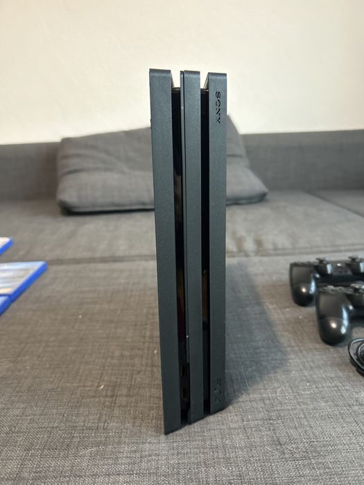 PS4 + 2 comandos + 10 jogos