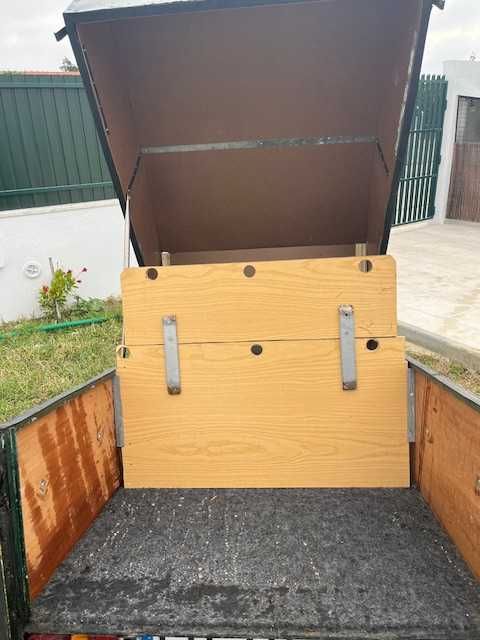 Reboque para transporte de animais