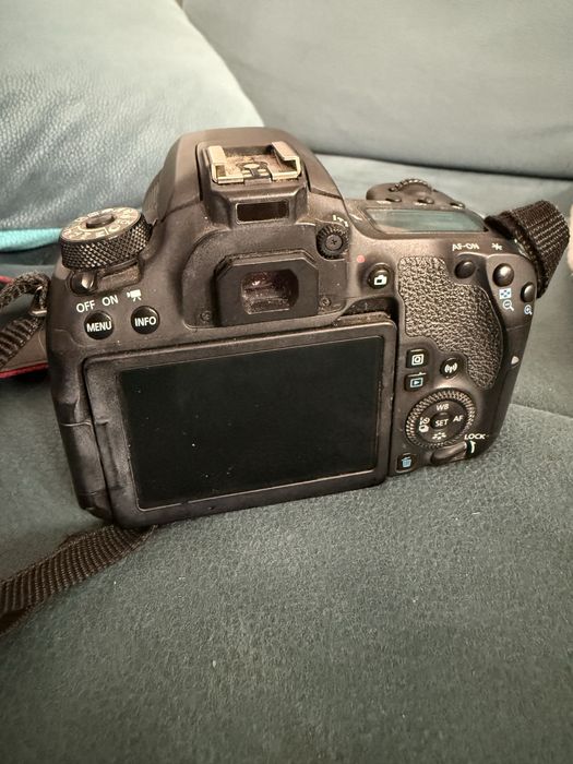 Aparat lustrzanka Canon EOS 77D