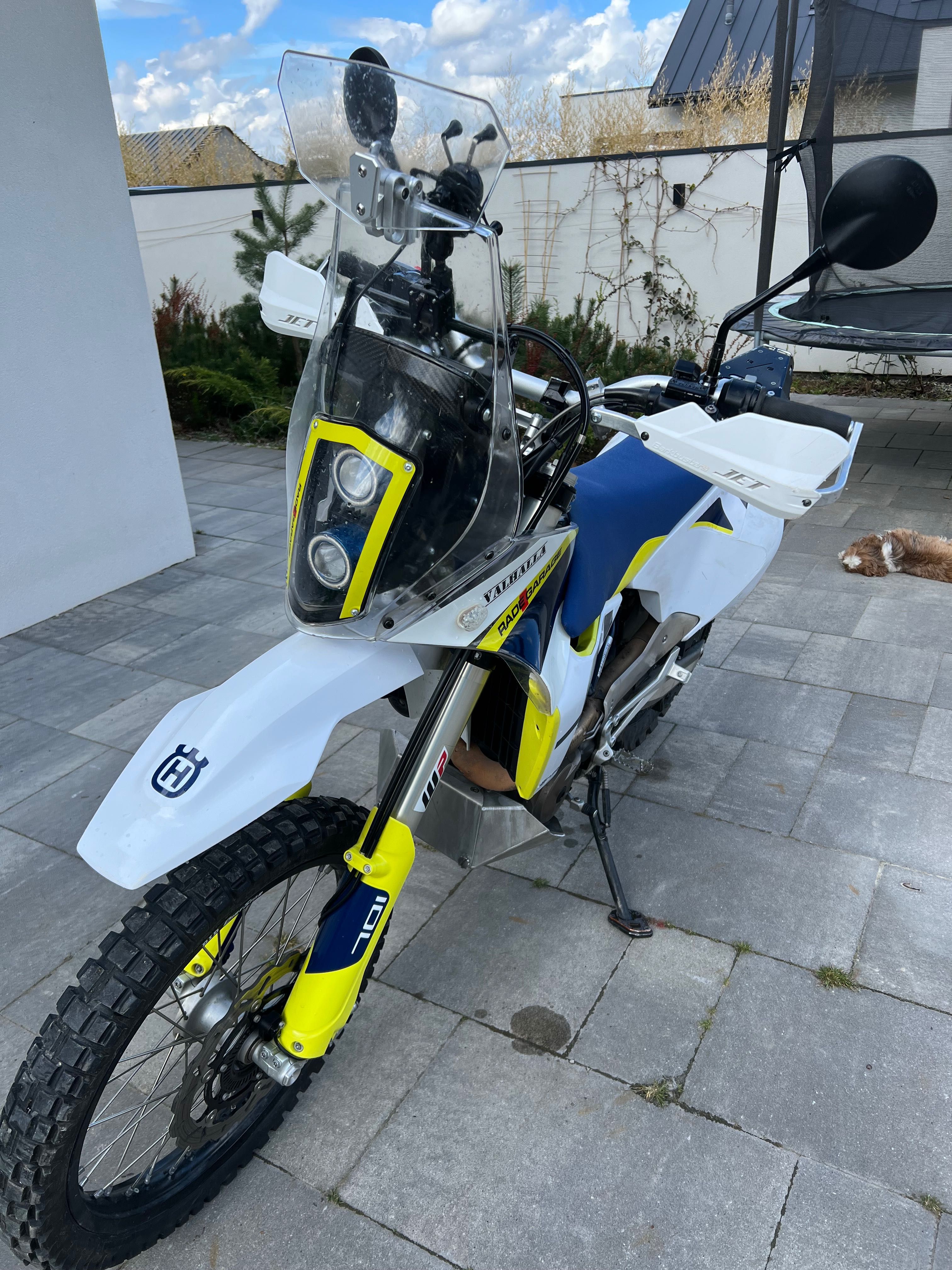 Husqvarna 701 enduro Radę Garage