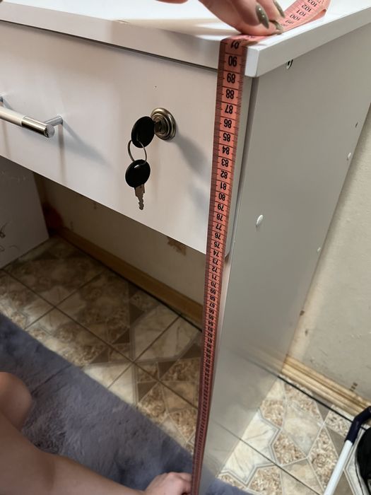 Стіл візажиста, туалетний столик, жіночий столик