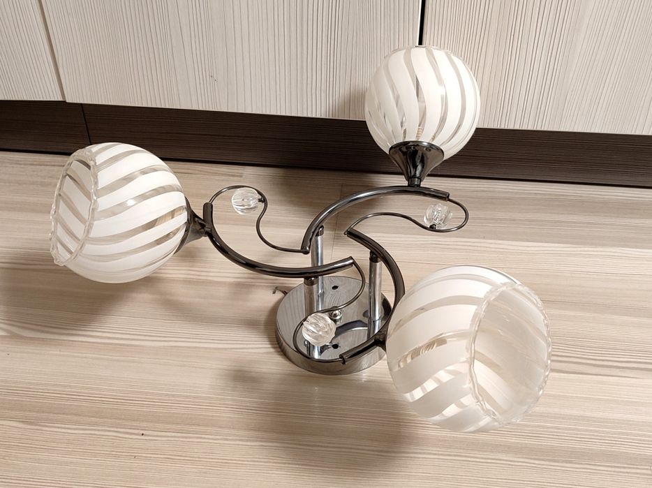 Люстра на три плафона