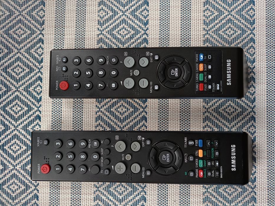 Piloty Samsung do telewizora 2 sztuki