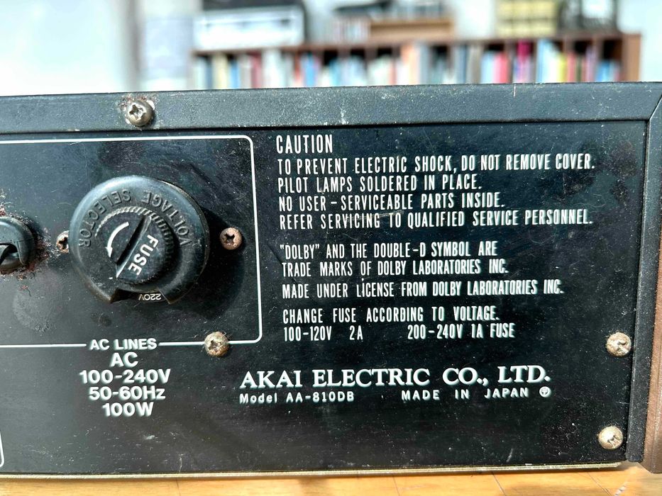 Vendo AKAi AA-810 DB com avaria na amplificação (provavelmente pré).