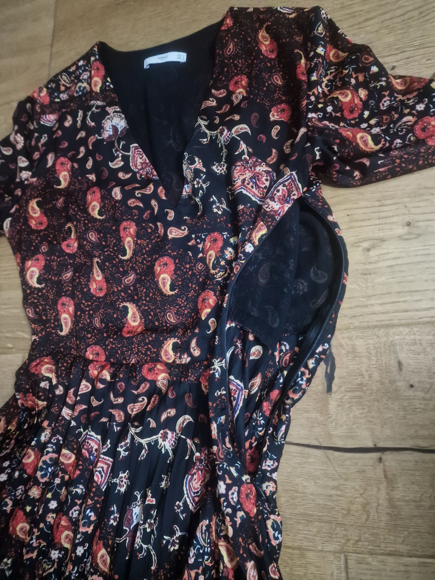 Piękna plisowana zwiewna sukienka maxi z wzorem paisley