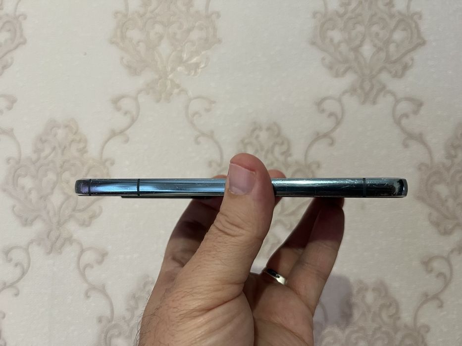 Samsung Galaxy S22 5G 8/128.  Snapdragon 8 Gen 1.