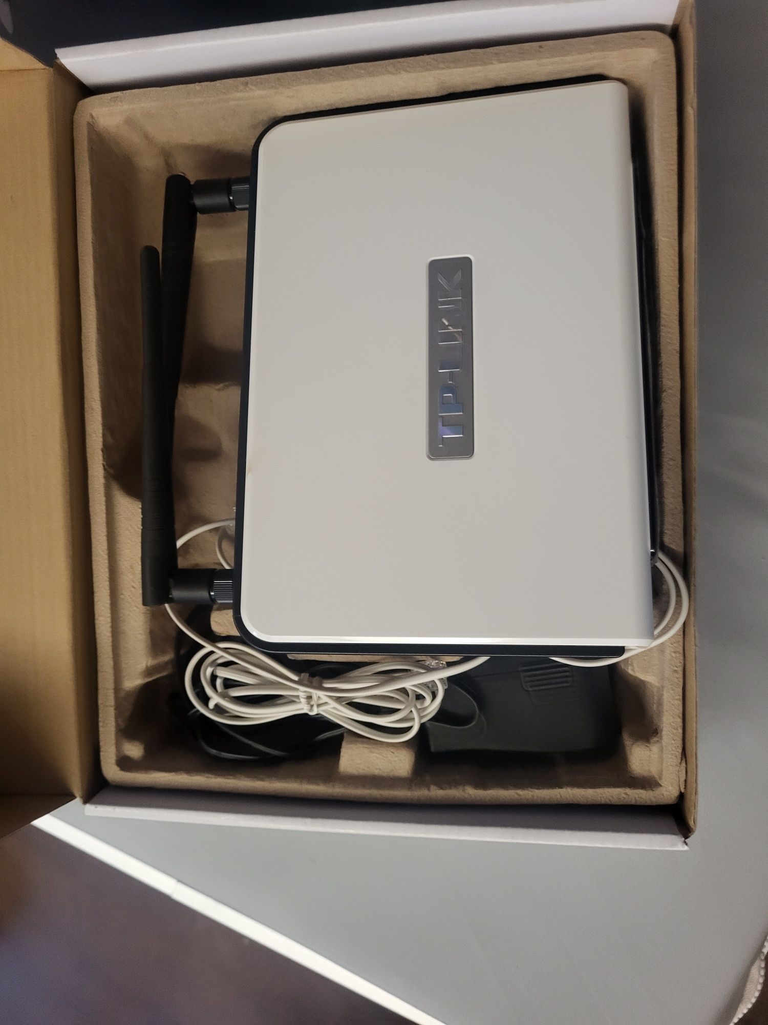 Sprzedam w pełni sprawny router TP-LINK TD-W8960N.(Jak nowy]