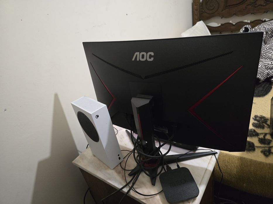 Monitor gamer AOC 27  TELA CURVA