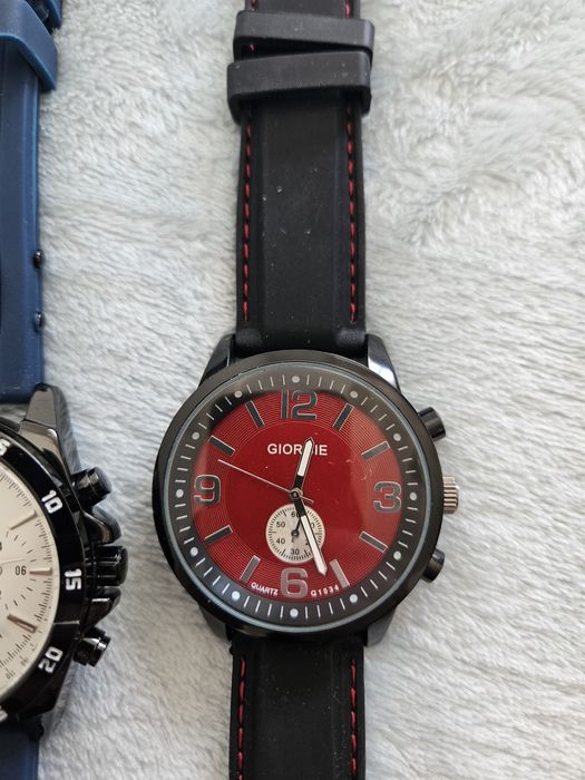 2 relógios novos com pilhas da SMK