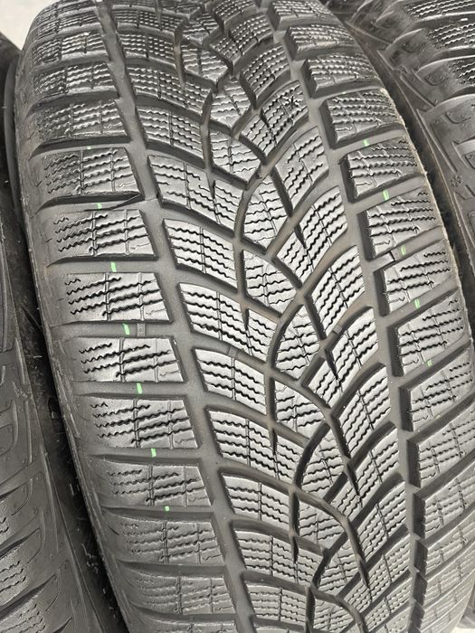 Шинии зимові R17 215 55 Goodyear Склад Ососкорки RLX