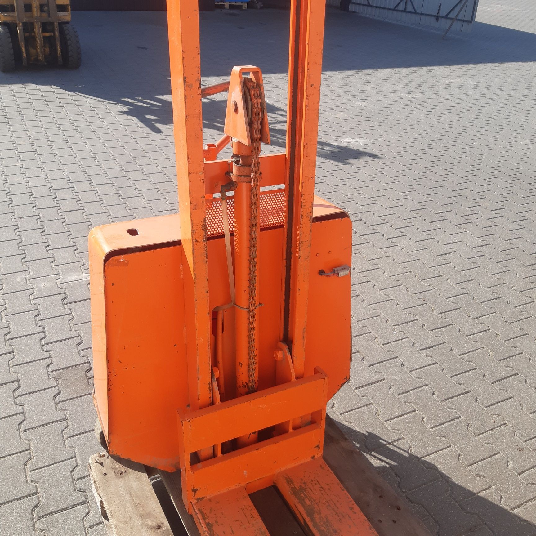 Paleciak masztowy maszt wózek sztaplarka eelektryczny
Hydrauliczne po