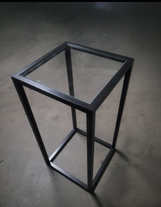 Mesa de apoio com tampo em vidro