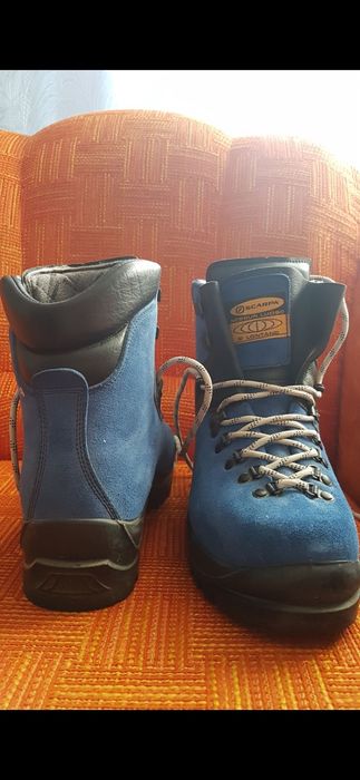 Трекінгові черевики.