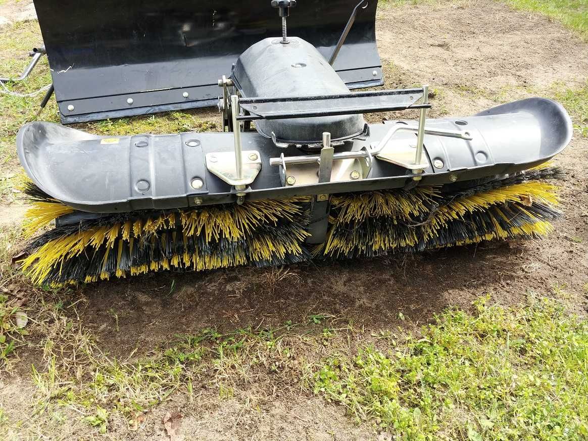John Deere X135R traktorek kosiarka pług szczotka rotacyjna zestaw