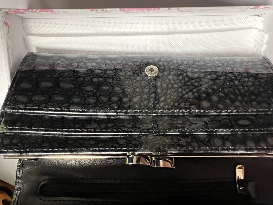 Portfel skórzany 18.5 cm/ 9 cm , nowy