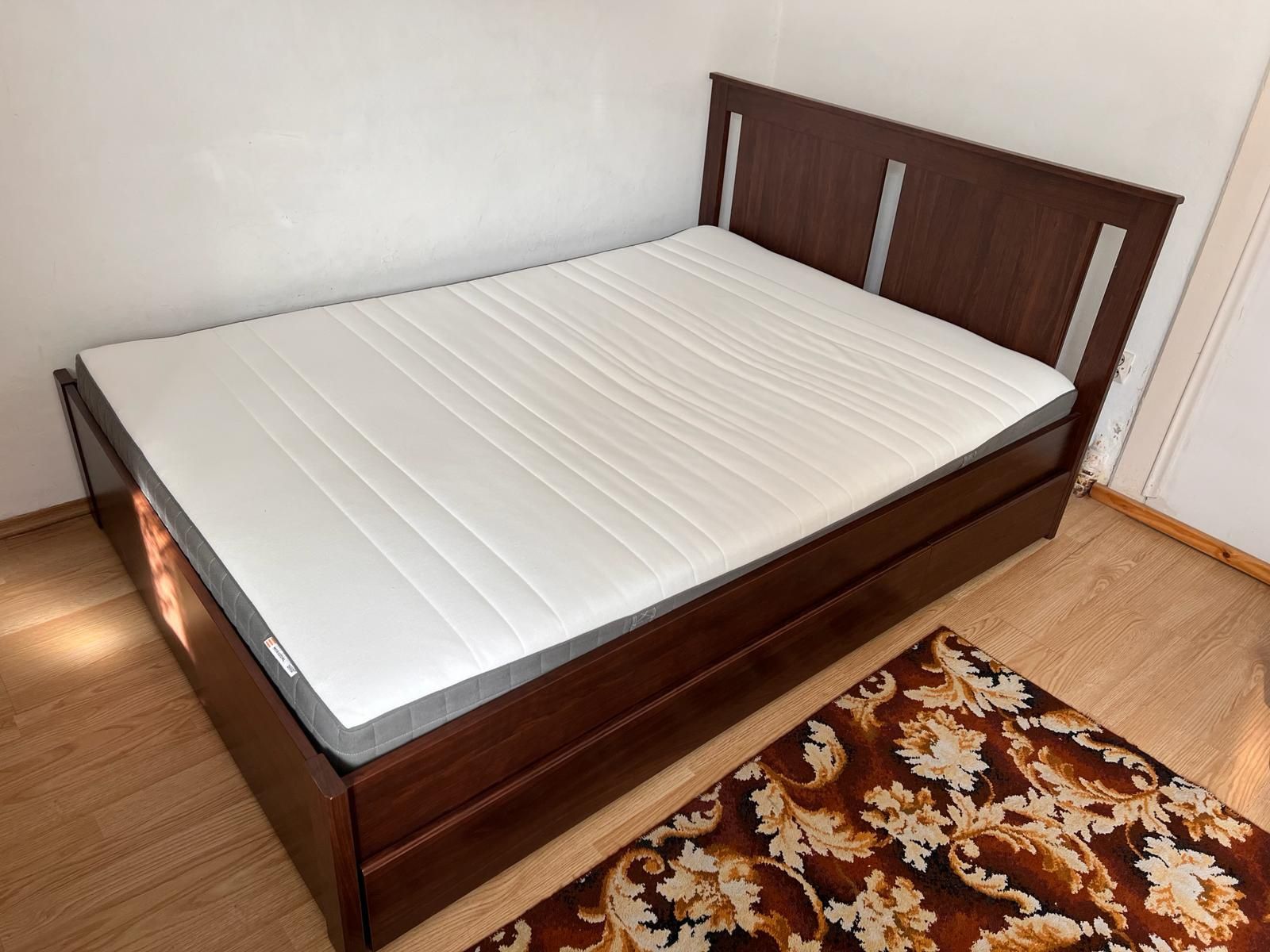 Zadbane łóżko z pojemnikiem + materac IKEA, 140 x 200