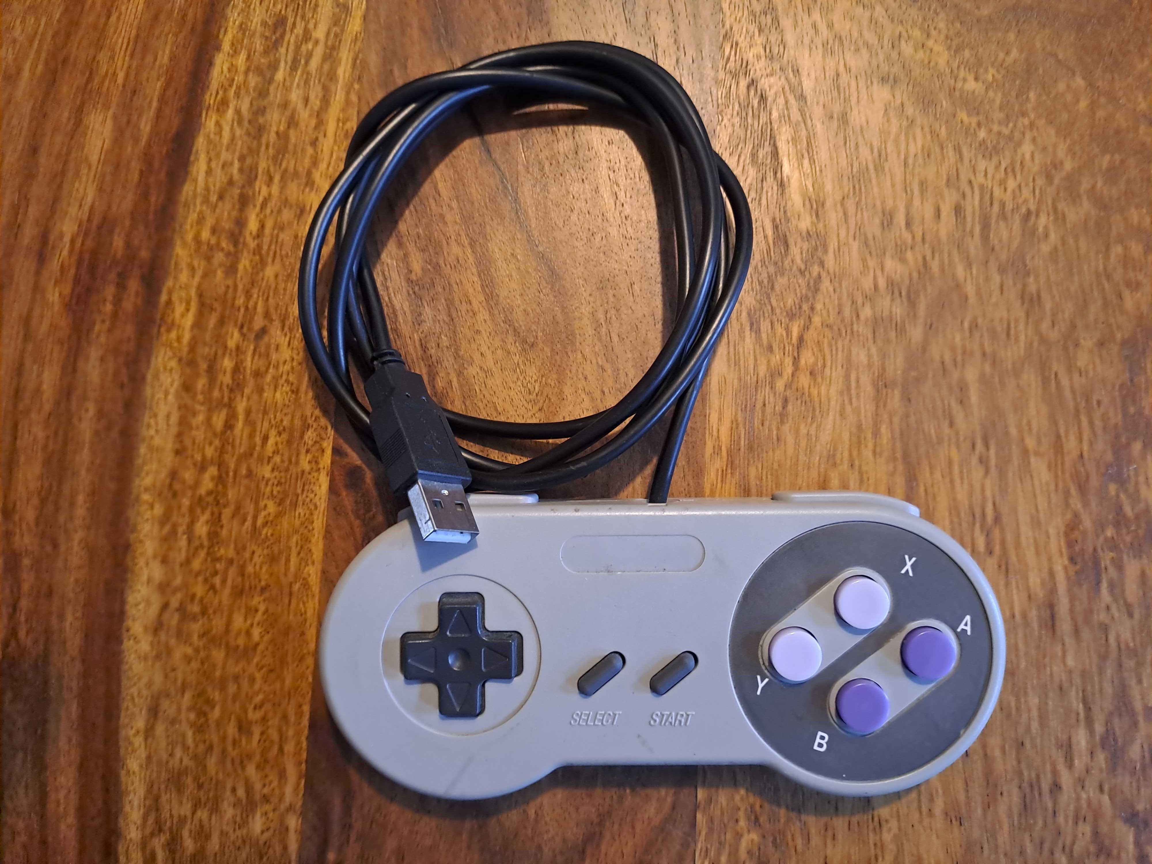Raspberry Pi B+ w obudowie z padami do retro konsoli