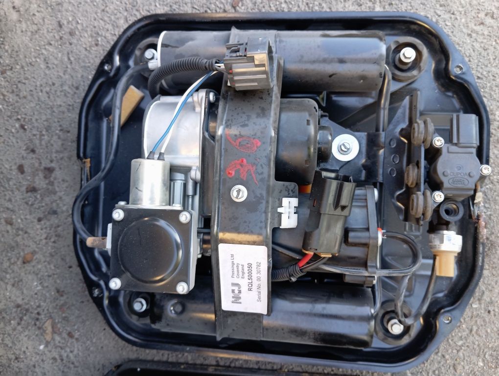 Компресор пневмопідвіски Range rover L322