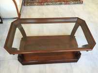 Mesa de apoio em cerejeira. Madeira maciça e de qualidade intemporal.