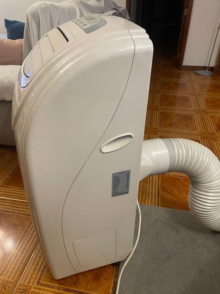 Ar Condicionado Portátil 12000 BTUs – Quente e Frio | Como Novo