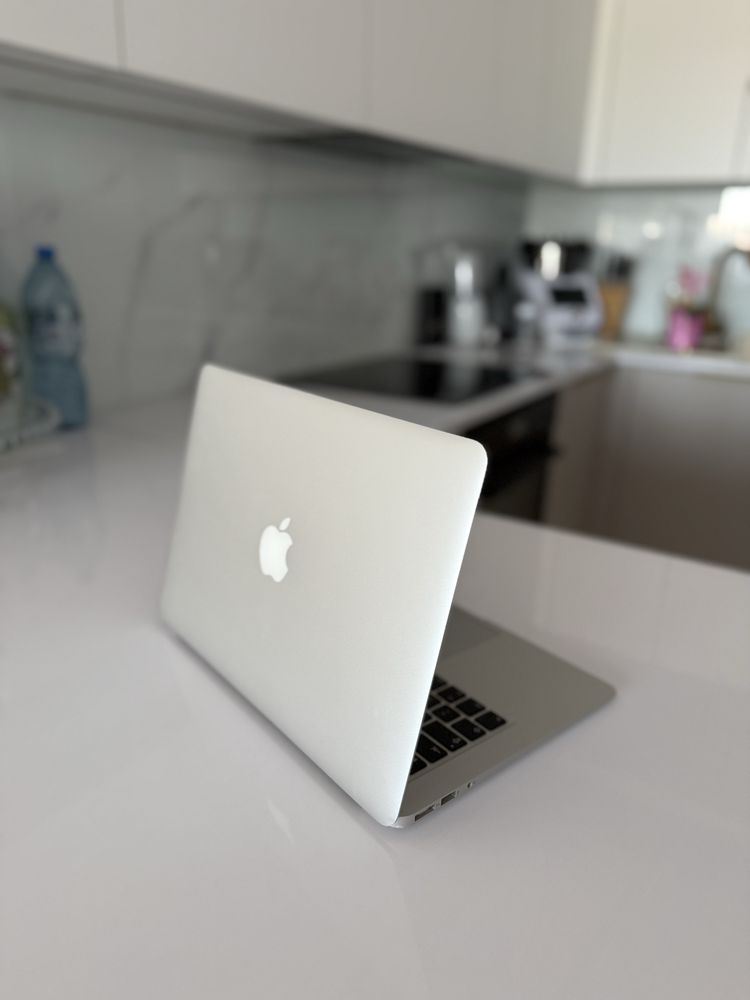 Laptop MacBook srebrny