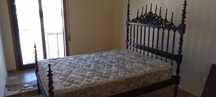 Cama de casal antiga