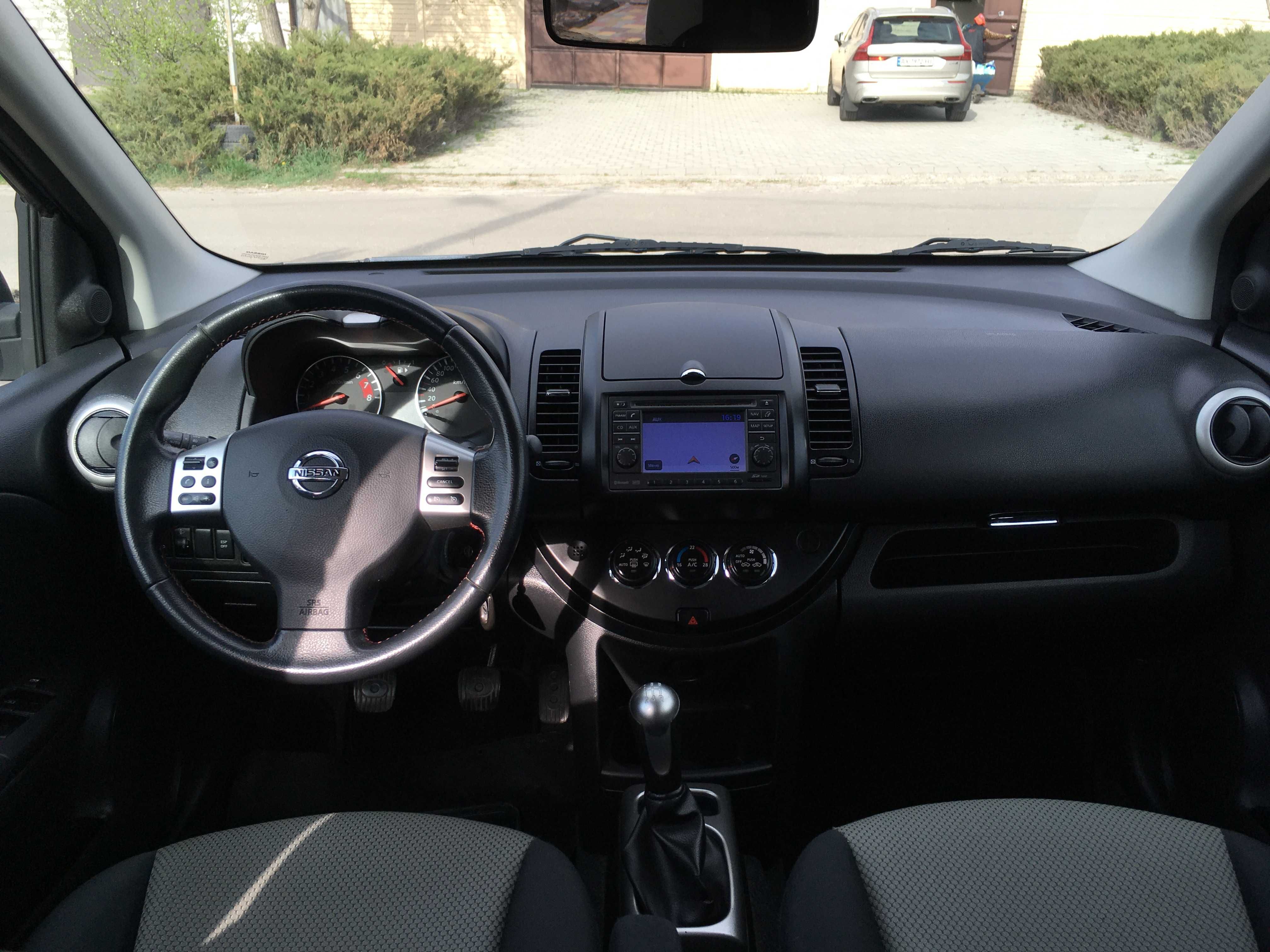 Nissan Note LUXURY + NAVI 2011 г