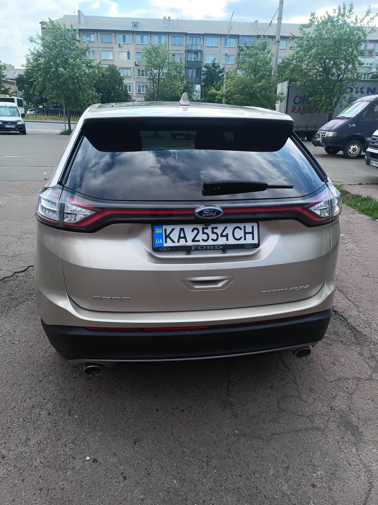 Продається авто FORD EDGE -2017 року-3,5 об'єм двигуна.