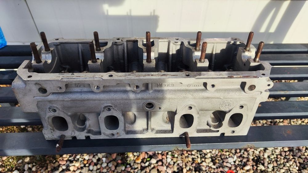 Głowica 06B103373T VW 1,6 benzyna