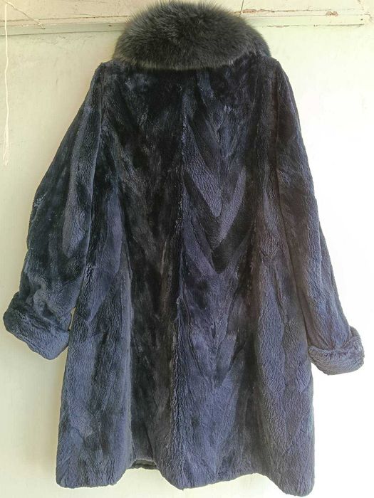Натуральна шуба, синього кольору Греція комір-писець розмір 52-54