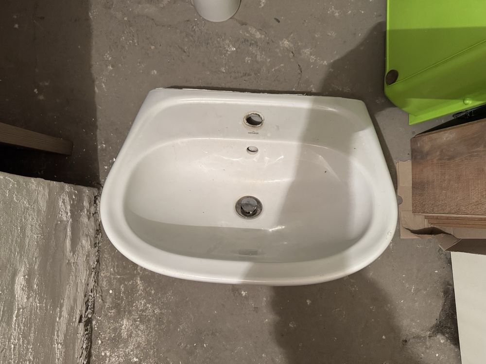 Umywalka z półpodstumentem Cersanit