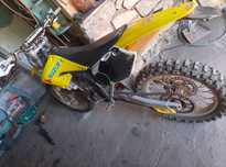 moto de cross 250 em ótimo estado