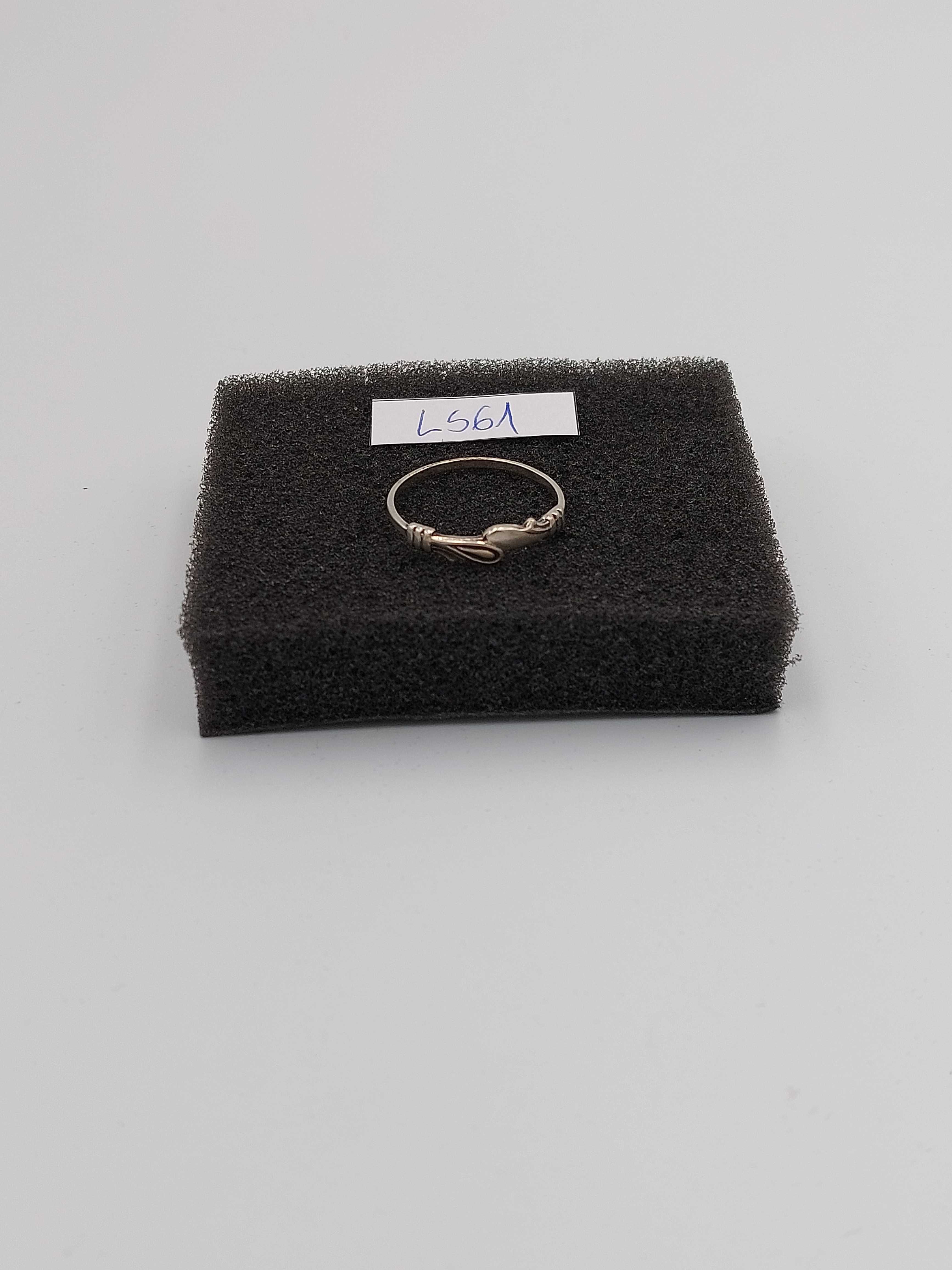 Srebrny pierścionek 925 LS61