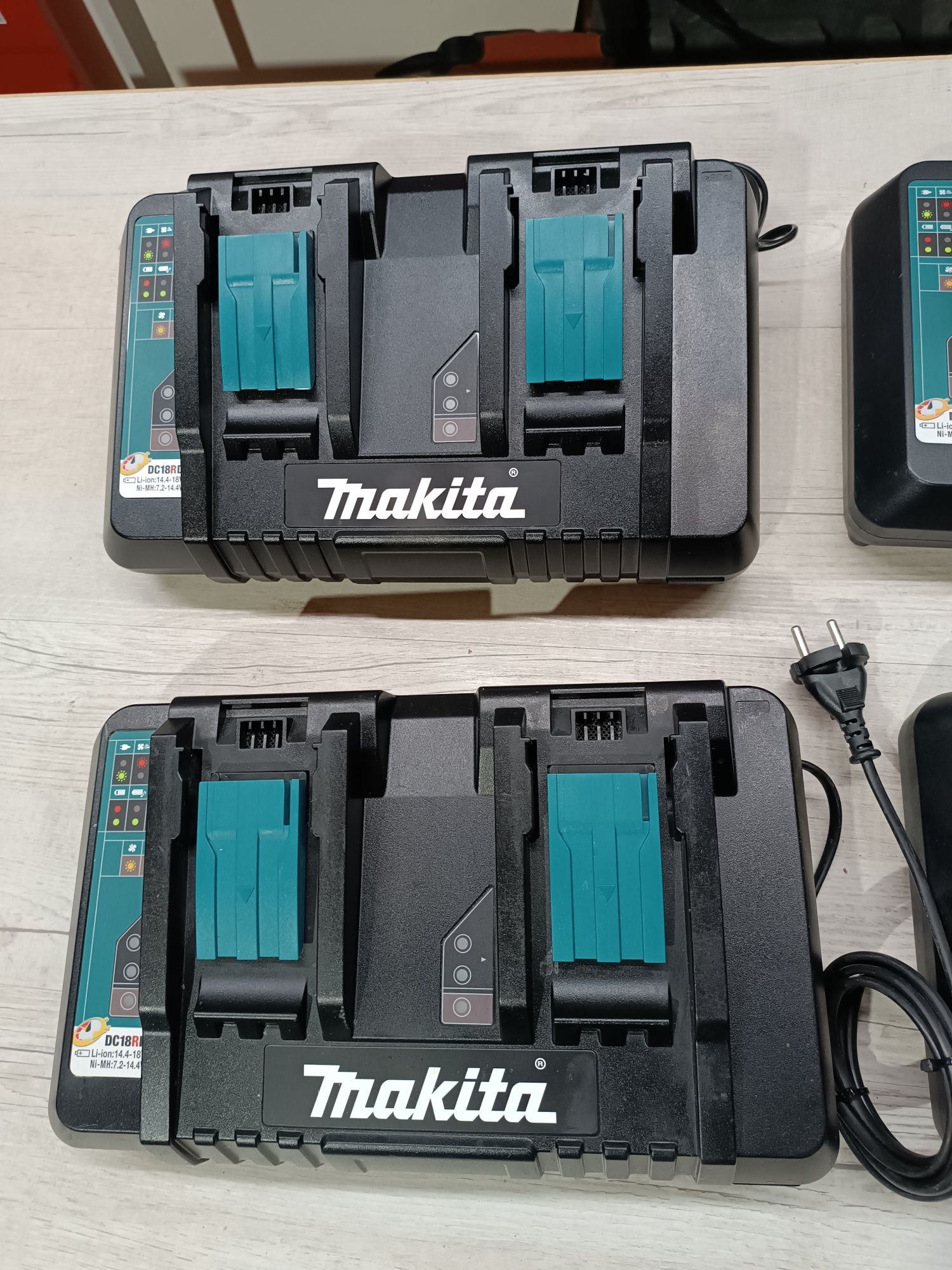 Makita CD18 двух портовий зарядний пристрій Макіта DC18RD