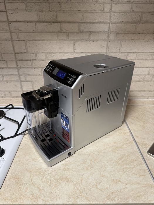 Автоматична еспресо кавомашина Philips EP4051  4000 series