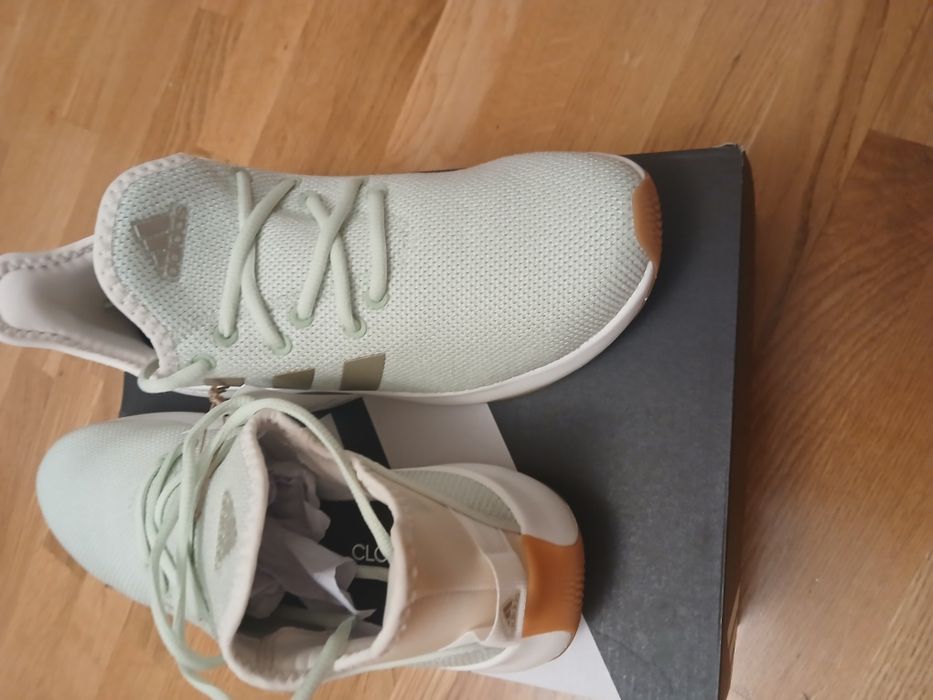 Кросівки жіночі фірми adidas