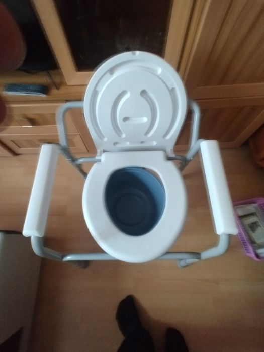 Sprzedam przenośny sedes.