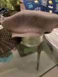 Beret damski. Styl vintage .