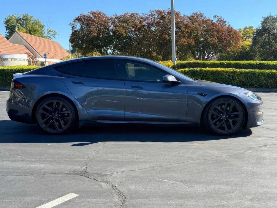 Tesla Model S      2022