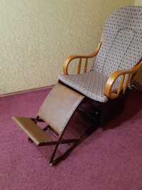 Продається шикарне  крісло- качалка з підставкою для ніг.