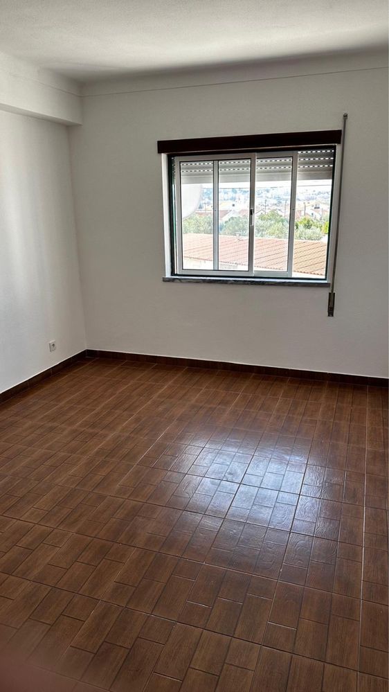 Apartamento T3 com Suíte, Lareira e Varanda – Abrantes (Chainça)