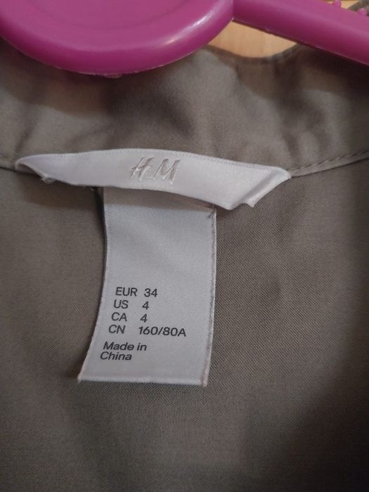 Lote com casacos e vestidos