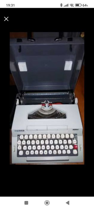 Máquina de escrever MESSA 3002