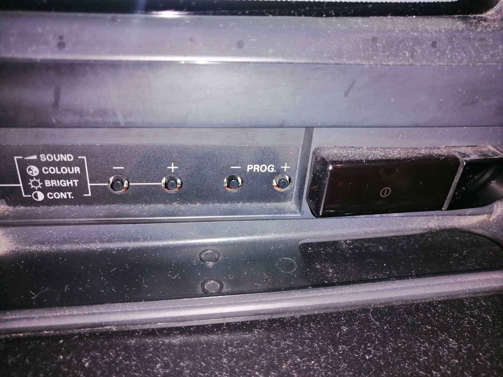 Televisor Sanyo antigo + Torradeira / tostadeira nova