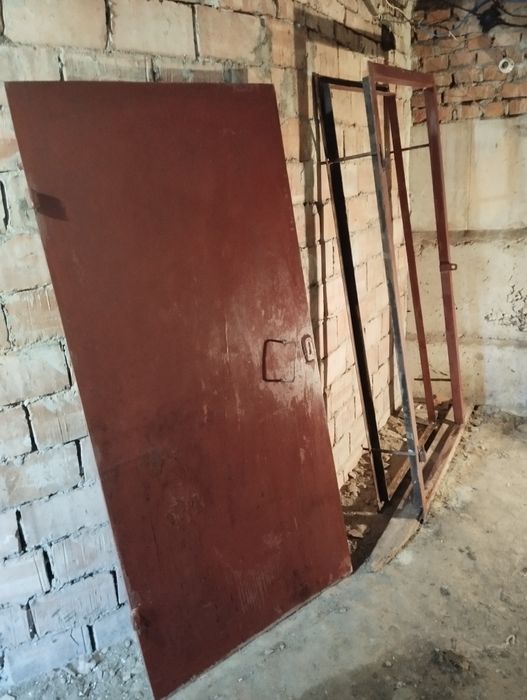 Продам металічні двері