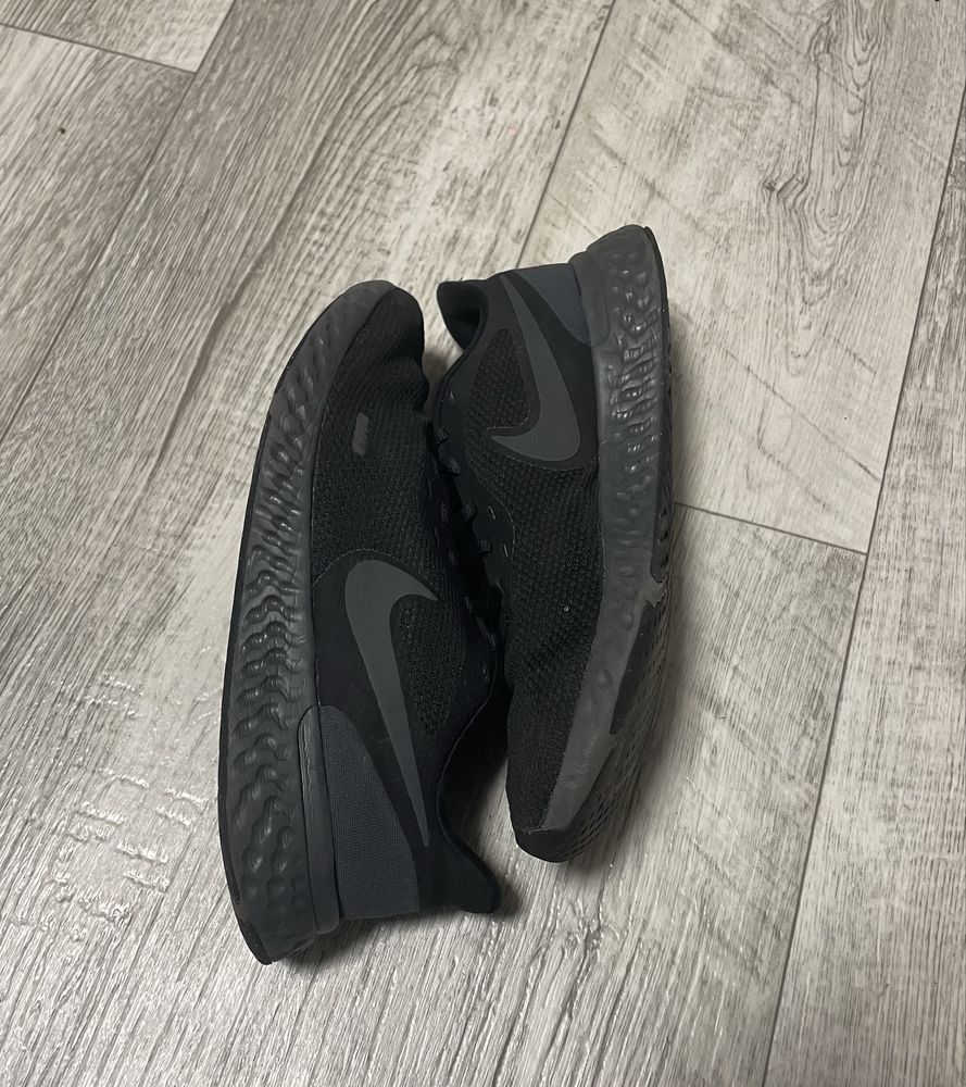 Кросівки Nike Revolution 5