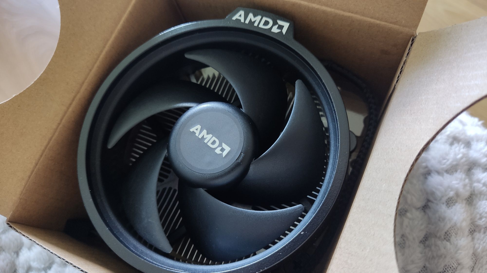 Nowe chłodzenie procesora AMD + okablowanie i wkładki antywibracyjne.